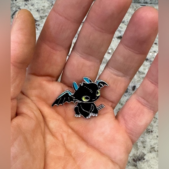 3/$15 Baby Toothless How To Train Your Dragon Enamel Pin Brooch - Picture 6 of 6